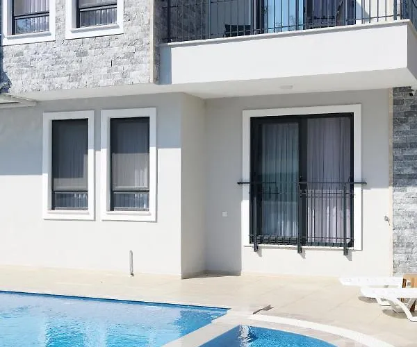 Bright House Szálloda Ortaca